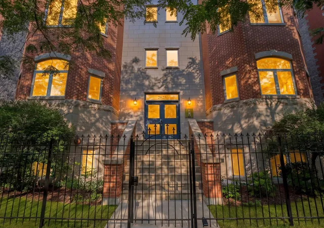 Listing Photo 3 - Condo for sale in building located at 2625 N Ashland Ave, Chicago, IL 60614 - Unit #1A
