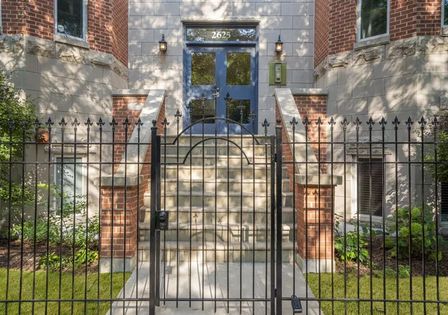 Listing Photo 4 - Condo for sale in building located at 2625 N Ashland Ave, Chicago, IL 60614 - Unit #1A