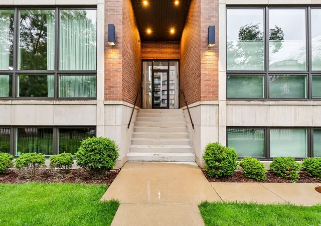 Photo 2 of Condo for sale at 6157 N Kenmore Ave #3N, Chicago, IL 60660 | MLS# 12749198 | Listing updated on 2026-10-02
