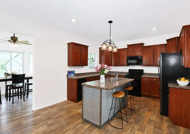 Photo 4 of Single family home for sale at 1506 Kempton St, Joliet, IL 60431 | MLS# 12749213 | Listing updated on 2026-10-01