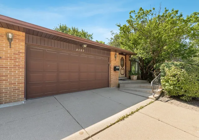 Photo 2 of Single family home for sale at 6936 N Kostner Ave, Lincolnwood, IL 60712 | MLS# 12749230 | Listing updated on 2026-09-08