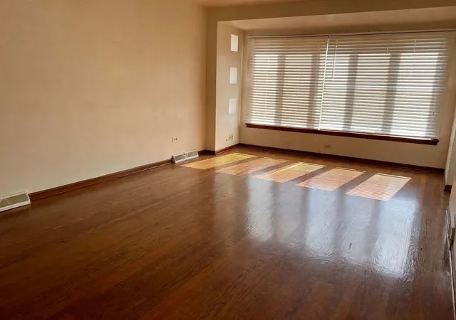 Photo 4 of Single family home for sale at 7630 Lavergne Ave, Burbank, IL 60459 | MLS# 12749254 | Listing updated on 2026-09-11
