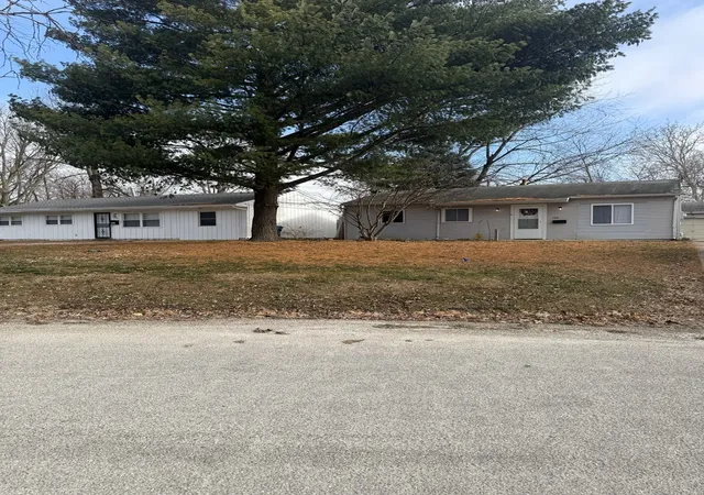 Photo 1 of Single family home for sale at 128 S Scottswood Dr, Urbana, IL 61802 | MLS# 12749320 | Listing updated on 2026-09-08