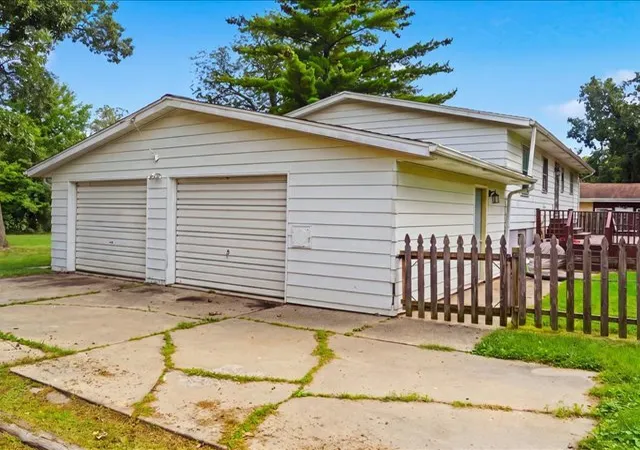 Photo 2 of Single family home for sale at 1021 Myrtle Ave, Dixon, IL 61021 | MLS# 12749321 | Listing updated on 2026-09-08