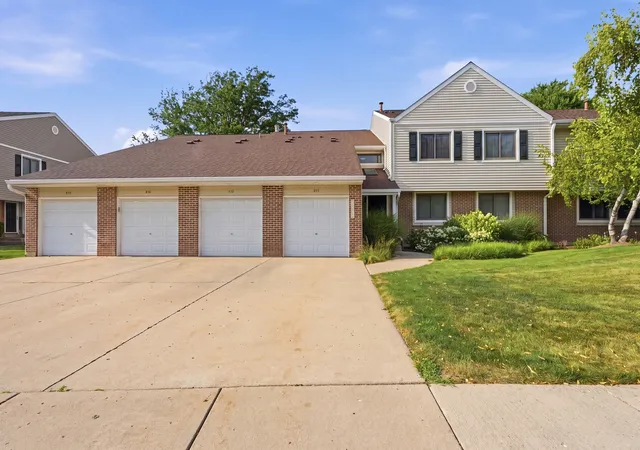 Photo 2 of Condo for sale at 938 Hidden Lake Dr #938, Buffalo Grove, IL 60089 | MLS# 12749398 | Listing updated on 2026-09-04