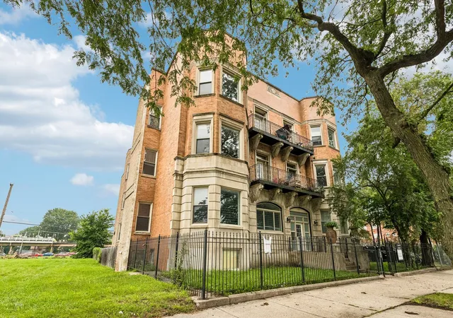Listing Photo 3 - Condo for sale in building located at 5016 S King Dr, Chicago, IL 60615 - Unit #3W