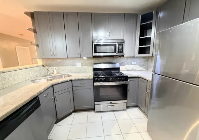 Photo 3 of Condo for sale at 2222 W Rosemont Ave #2E, Chicago, IL 60659 | MLS# 12749435 | Listing updated on 2026-09-08