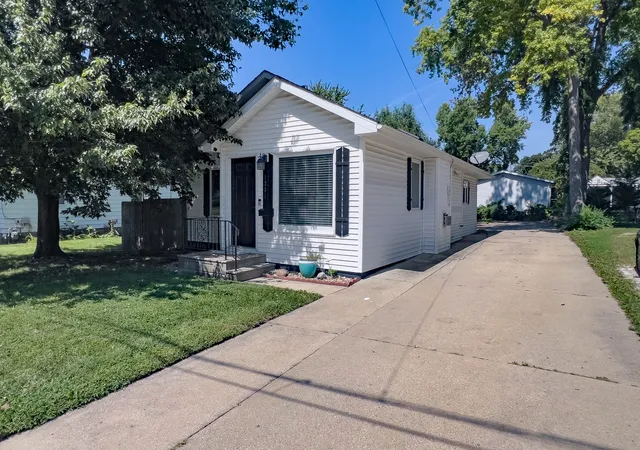 Photo 1 of Single family home for sale at 1301 W Wood St, Bloomington, IL 61701 | MLS# 12749460 | Listing updated on 2026-09-08