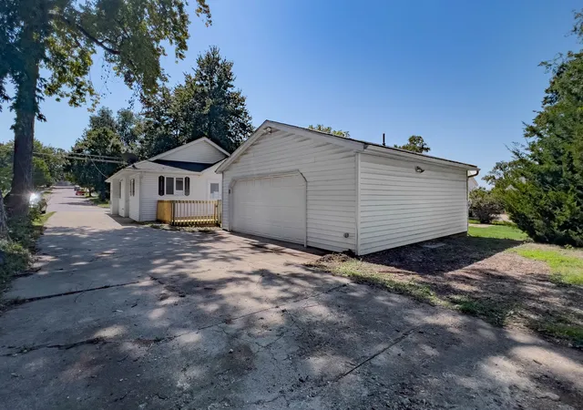 Photo 2 of Single family home for sale at 1301 W Wood St, Bloomington, IL 61701 | MLS# 12749460 | Listing updated on 2026-09-08