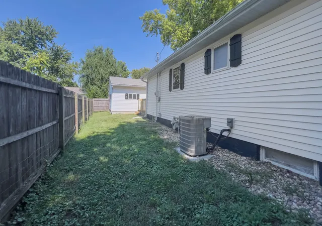 Photo 2 of Single family home for sale at 1301 W Wood St, Bloomington, IL 61701 | MLS# 12749460 | Listing updated on 2026-09-08