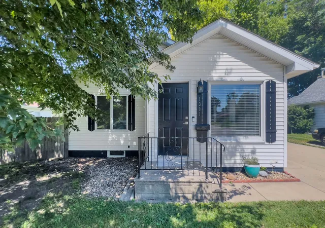 Photo 32 of Single family home for sale at 1301 W Wood St, Bloomington, IL 61701 | MLS# 12749460 | Listing updated on 2026-09-08