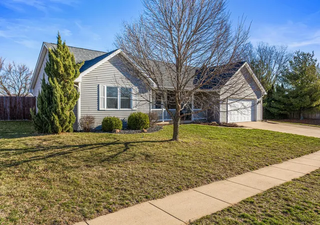 Photo 2 of Single family home for sale at 1202 Edgeview Dr, Mahomet, IL 61853 | MLS# 12749482 | Listing updated on 2026-09-08
