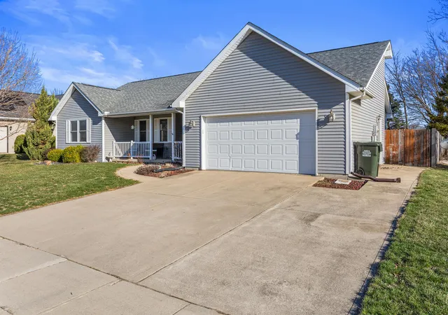 Photo 2 of Single family home for sale at 1202 Edgeview Dr, Mahomet, IL 61853 | MLS# 12749482 | Listing updated on 2026-09-08