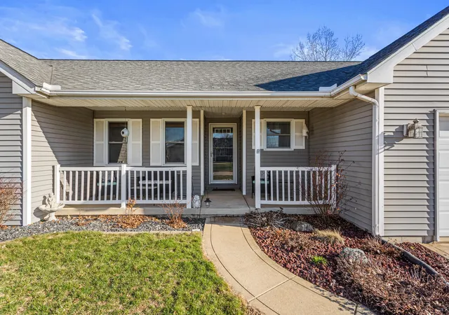 Photo 3 of Single family home for sale at 1202 Edgeview Dr, Mahomet, IL 61853 | MLS# 12749482 | Listing updated on 2026-09-08