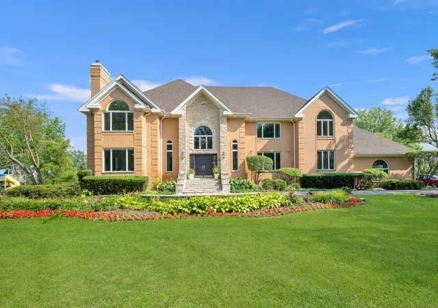 Photo 2 of Mansion for sale at 5 S Meadow Ct, South Barrington, IL 60010 | MLS# 12749505 | Listing updated on 2026-09-08