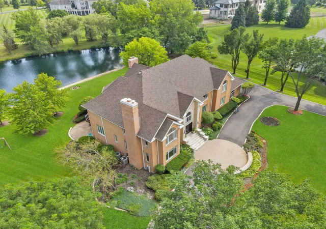 Photo 3 of Single family home for sale at 5 S Meadow Ct, South Barrington, IL 60010 | MLS# 12749505 | Listing updated on 2026-09-08
