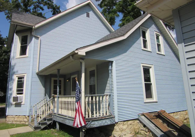 Photo 3 of Sale Pending at 910 Oneida St, Joliet, IL 60435 | MLS# 12749555 | Listing updated on 2026-09-07