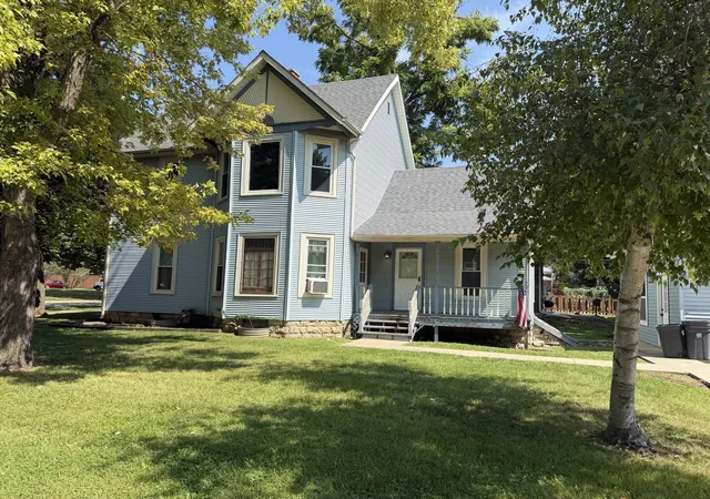 Photo 3 of Sale Pending at 910 Oneida St, Joliet, IL 60435 | MLS# 12749555 | Listing updated on 2026-09-07