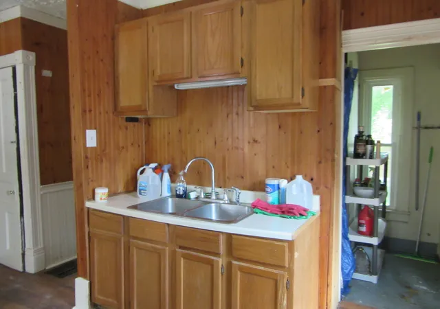 Photo 4 of Sale Pending at 910 Oneida St, Joliet, IL 60435 | MLS# 12749555 | Listing updated on 2026-09-07
