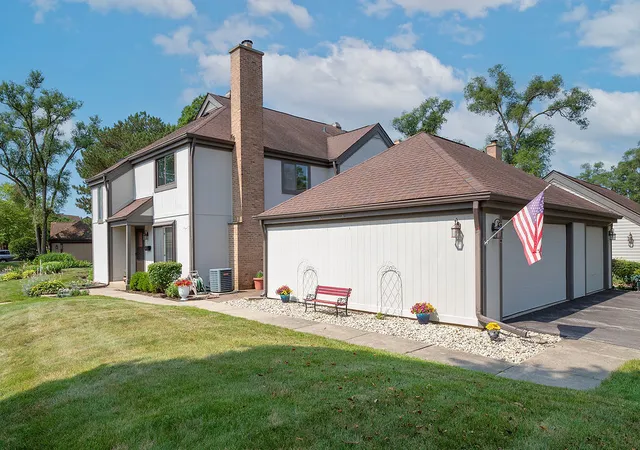 Photo 2 of Townhouse for sale at 1296 Farnsworth Ln, Buffalo Grove, IL 60089 | MLS# 12749561 | Listing updated on 2026-09-04