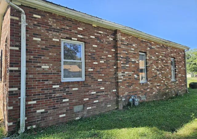 Photo 2 of Single family home for sale at 211 N Seba St, Hurst, IL 62949 | MLS# 12749564 | Listing updated on 2026-09-08