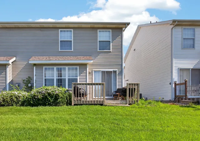 Photo 4 of Townhouse for sale at 1203 Riviera Dr, Bloomington, IL 61701 | MLS# 12749693 | Listing updated on 2026-09-08