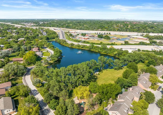 Listing Photo 2 - Condo for sale in building located at 124 Carriage Wy Dr, Burr Ridge, IL 60527 - Unit #B109