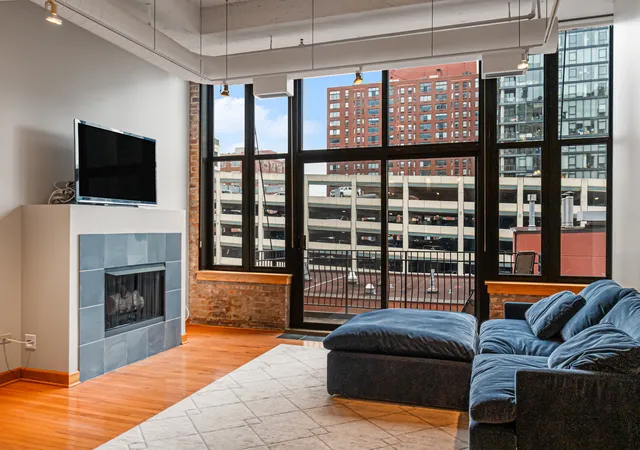 Photo 3 of Condo for sale at 333 W Hubbard St #604, Chicago, IL 60654 | MLS# 12749720 | Listing updated on 2026-09-08