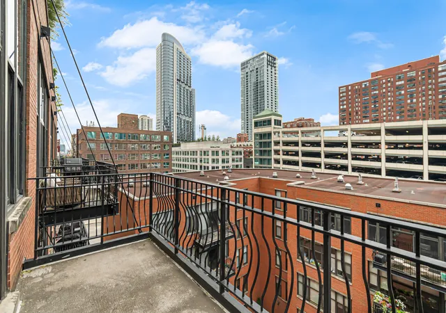Photo 4 of Condo for sale at 333 W Hubbard St #604, Chicago, IL 60654 | MLS# 12749720 | Listing updated on 2026-09-08