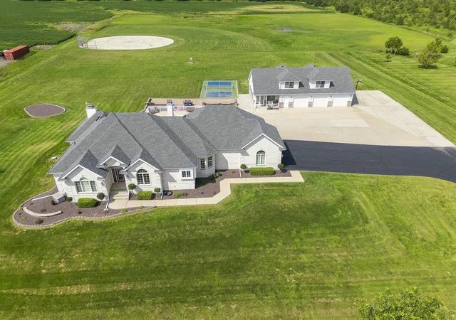 Photo 1 of Single family home for sale at 4673 W 3000n Rd, Kankakee, IL 60901 | MLS# 12749761 | Listing updated on 2026-09-02