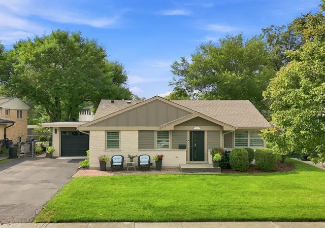 Photo 1 of Single family home for sale at 534 E Park Ave, Elmhurst, IL 60126 | MLS# 12749773 | Listing updated on 2026-09-02