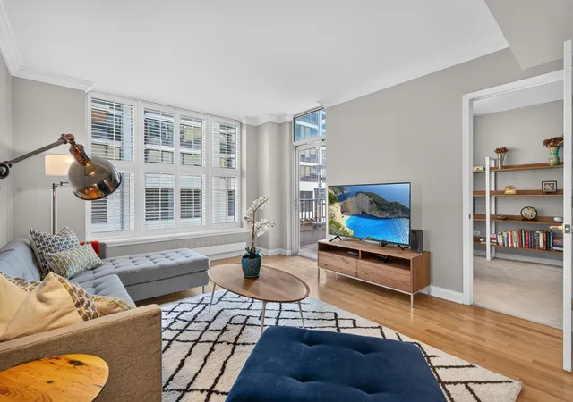 Listing Photo 2 - Condo for sale in building located at 25 E Superior St, Chicago, IL 60611 - Unit #1006