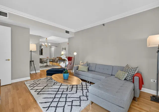 Listing Photo 4 - Condo for sale in building located at 25 E Superior St, Chicago, IL 60611 - Unit #1006