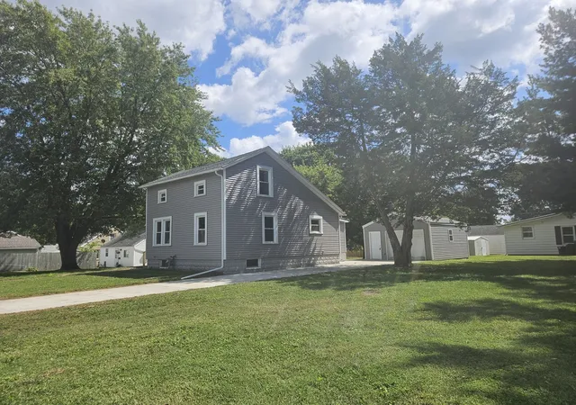 Photo 4 of Single family home for sale at 1211 W 5th Street, Rock Falls, IL 61071 | MLS# 12749899 | Listing updated on 2026-10-27