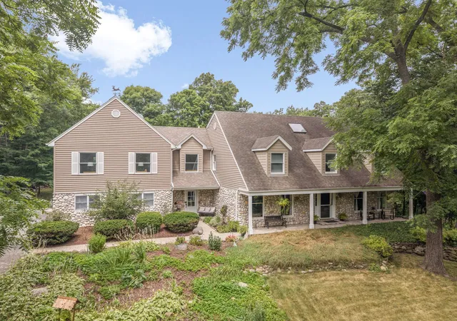 Photo 1 of Single family home for sale at 8310 Mason Hl Rd, Woodstock, IL 60098 | MLS# 12749926 | Listing updated on 2026-09-08