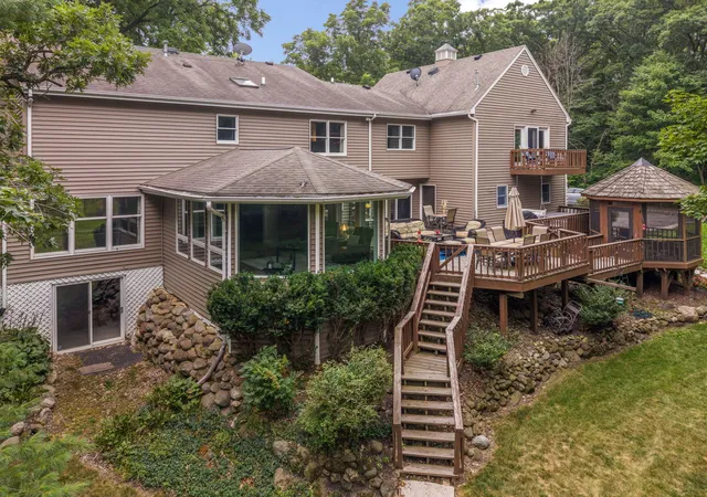 Photo 2 of Single family home for sale at 8310 Mason Hl Rd, Woodstock, IL 60098 | MLS# 12749926 | Listing updated on 2026-09-08