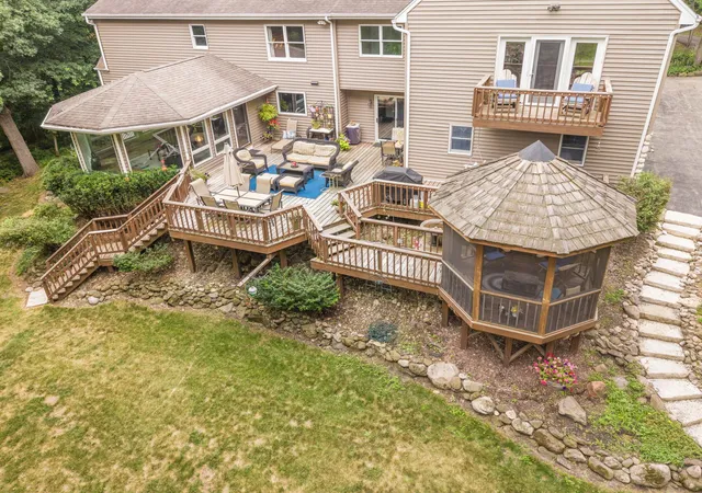 Photo 2 of Single family home for sale at 8310 Mason Hl Rd, Woodstock, IL 60098 | MLS# 12749926 | Listing updated on 2026-09-08