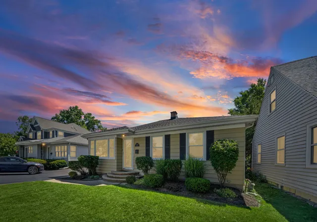 Photo 1 of Single family home for sale at 931 N Fernandez Ave, Arlington Heights, IL 60004 | MLS# 12749959 | Listing updated on 2026-09-09