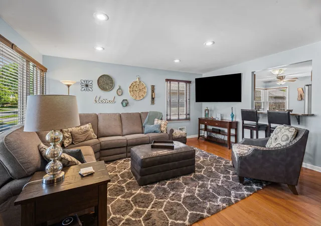 Photo 3 of Single family home for sale at 931 N Fernandez Ave, Arlington Heights, IL 60004 | MLS# 12749959 | Listing updated on 2026-09-09