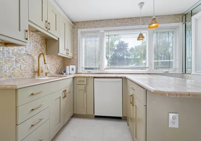 Photo 4 of Single family home for sale at 204 Bohland Ave, Bellwood, IL 60104 | MLS# 12749961 | Listing updated on 2026-09-08