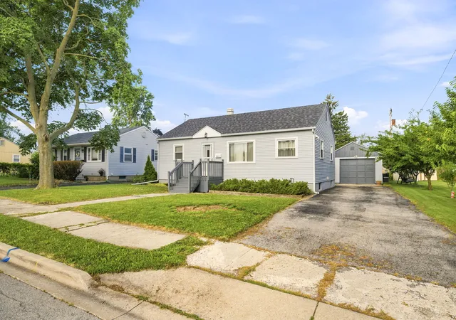 Photo 1 of Single family home for sale at 119 Park Dr, Joliet, IL 60436 | MLS# 12749966 | Listing updated on 2026-09-22