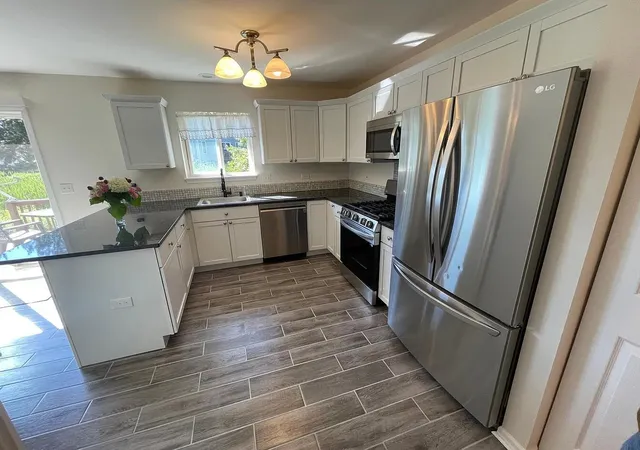 Photo 2 of Townhouse for sale at 6865 N Hampton Cir, Gurnee, IL 60031 | MLS# 12749998 | Listing updated on 2026-09-08