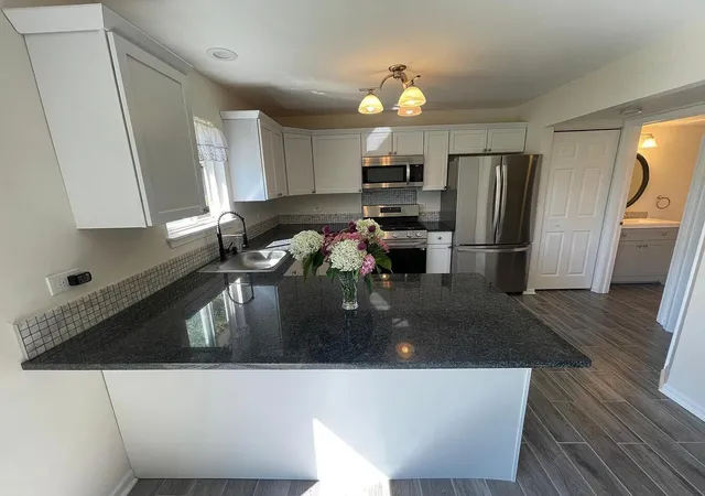 Photo 3 of Townhouse for sale at 6865 N Hampton Cir, Gurnee, IL 60031 | MLS# 12749998 | Listing updated on 2026-09-08
