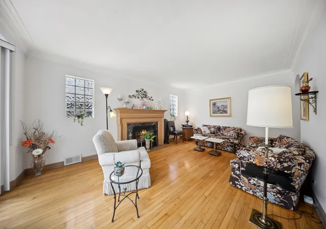 Photo 4 of Single family home for sale at 6631 N Caldwell Ave, Chicago, IL 60646 | MLS# 12750014 | Listing updated on 2026-09-08