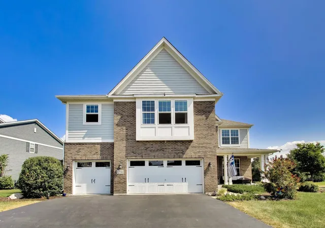 Photo 2 of Single family home for sale at 13700 Buchanan Dr, Lemont, IL 60439 | MLS# 12750018 | Listing updated on 2026-09-08