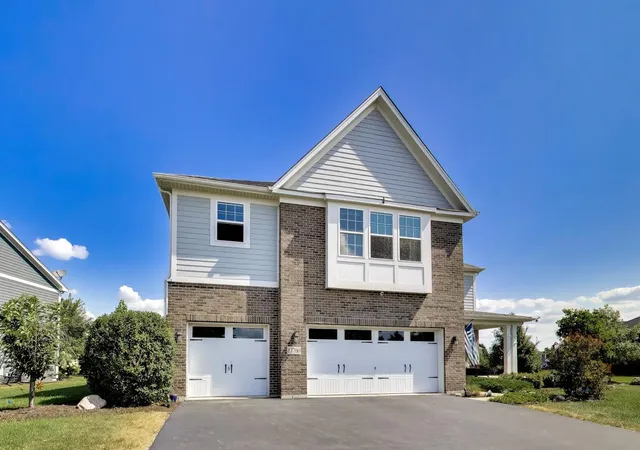 Photo 2 of Single family home for sale at 13700 Buchanan Dr, Lemont, IL 60439 | MLS# 12750018 | Listing updated on 2026-09-08