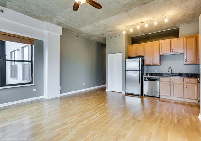 Photo 3 of Condo for sale at 1122 W Catalpa Ave #402, Chicago, IL 60640 | MLS# 12750030 | Listing updated on 2026-09-08