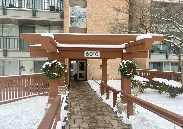 Photo 2 of Condo for sale at 6010 Oakwood Dr #5D, Lisle, IL 60532 | MLS# 12750033 | Listing updated on 2026-09-08