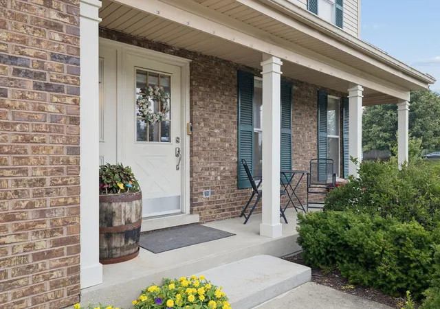 Photo 3 of Single family home for sale at 1712 Borman Pl, Downers Grove, IL 60516 | MLS# 12750043 | Listing updated on 2026-09-09