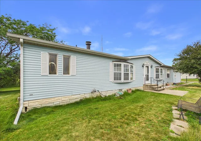 Photo 1 of Manufactured home for sale at 933 Micole Dr, Belvidere, IL 61008 | MLS# 12750048 | Listing updated on 2026-09-08